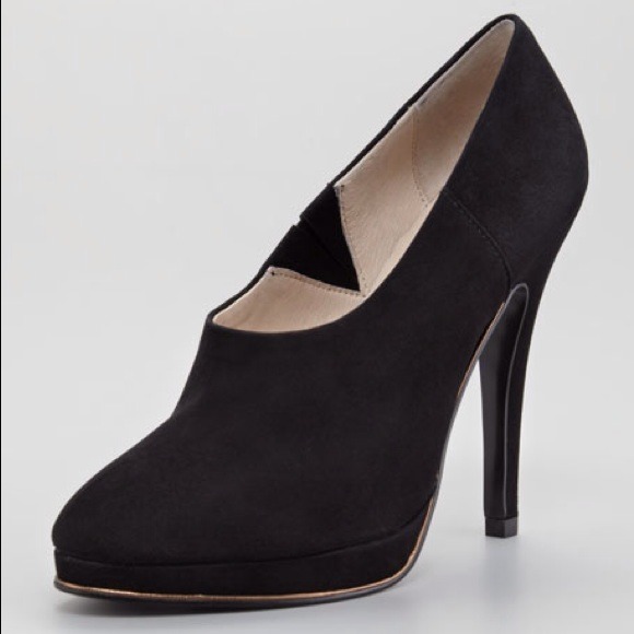 SOLD***Juicy Couture-new
Elyssa Suede Shoe Bootie