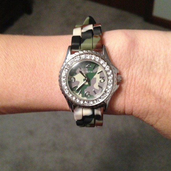 Super cute camo watch never worn