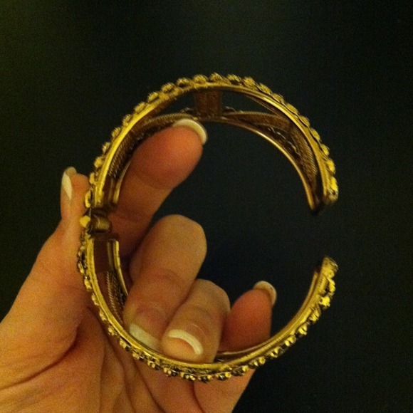 Free with purchase. Bracelet - Picture 3 of 3