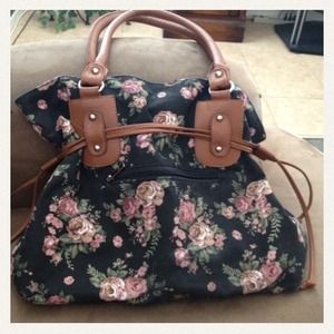 TRADED  Cute flower purse
