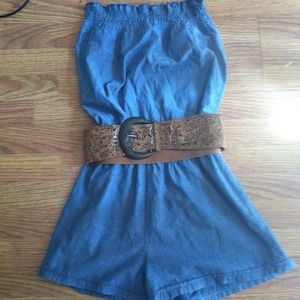 Tube top romper.Belt not included.