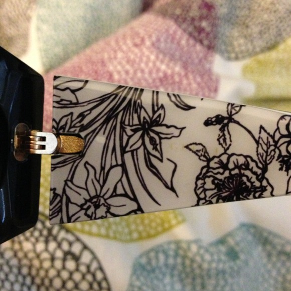 Gucci Sunglasses - Picture 4 of 4