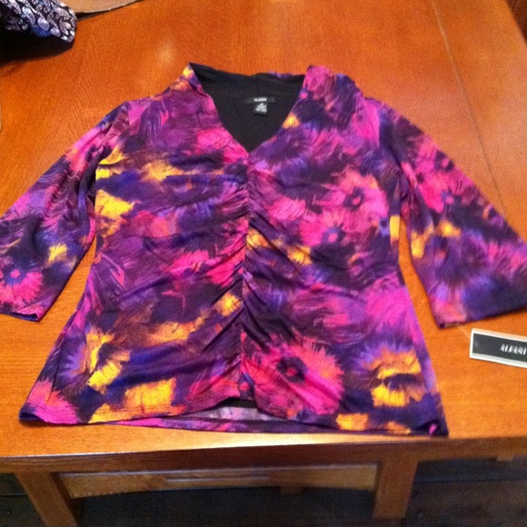 Brand new v neck floral top