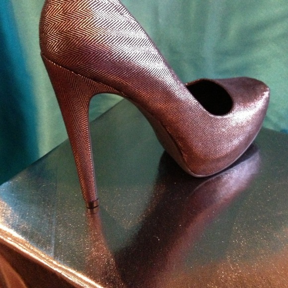 Jessica Simpson - ***Platinum Herringbone*** - Picture 3 of 3