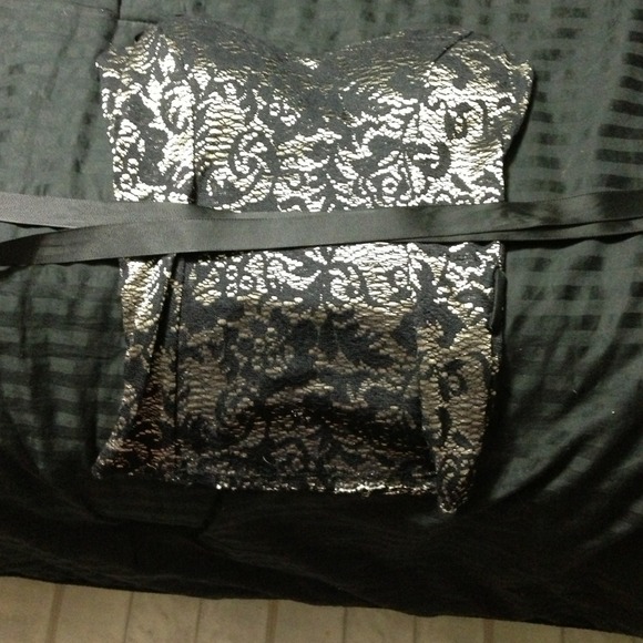 Short top with ribbon