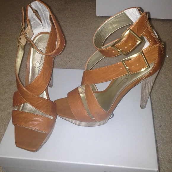 Jessica Simpson tan leather heel