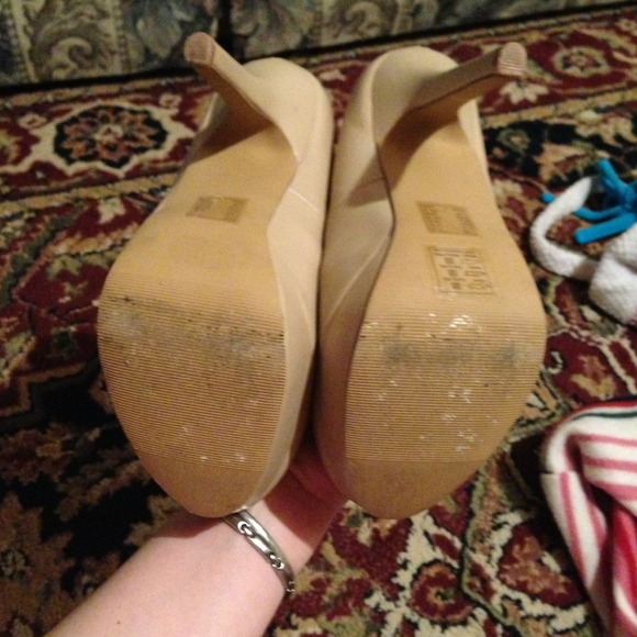 🎈SOLD🎈Nude pumps - Picture 2 of 4
