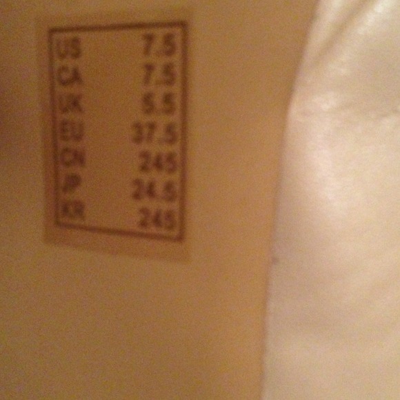 🎈SOLD🎈Nude pumps - Picture 3 of 4