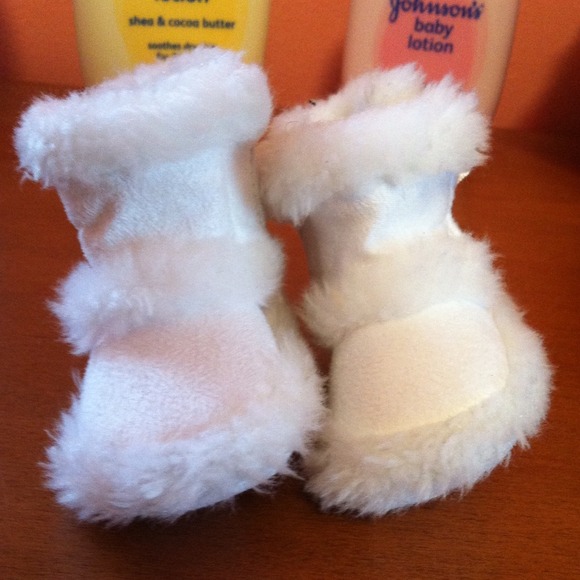 🎀RESERVED🎀 Infant boots @starr_