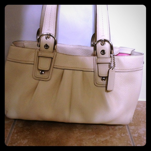 ** Updated with measurements** Coach purse.