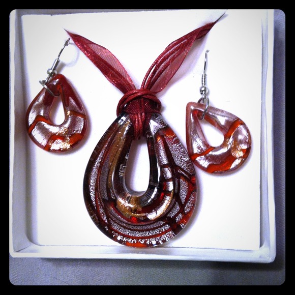 ⛔Traded⛔Glass necklace and earrings