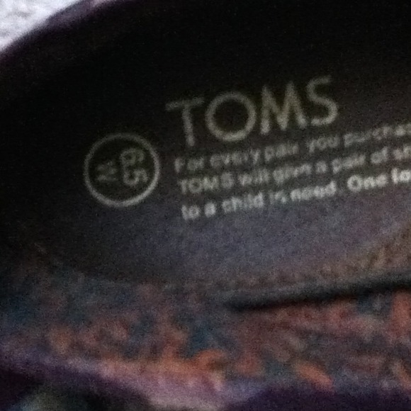 Toms - Picture 3 of 4