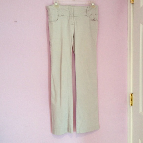 Light gray/cream guess pants.