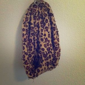 Thick leopard scarf!