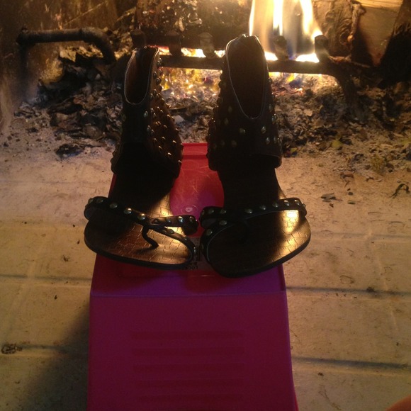 Perfect for every daywear. - Picture 2 of 4