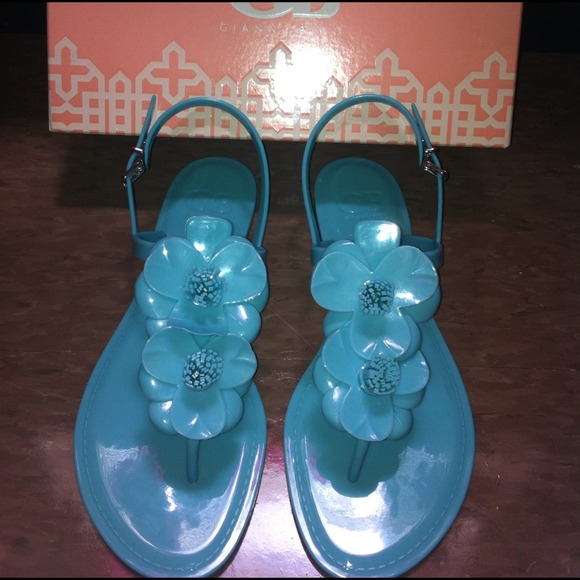 🔴Reserved for @chrisl95!!!😄Gianni Bini  Sandal💚