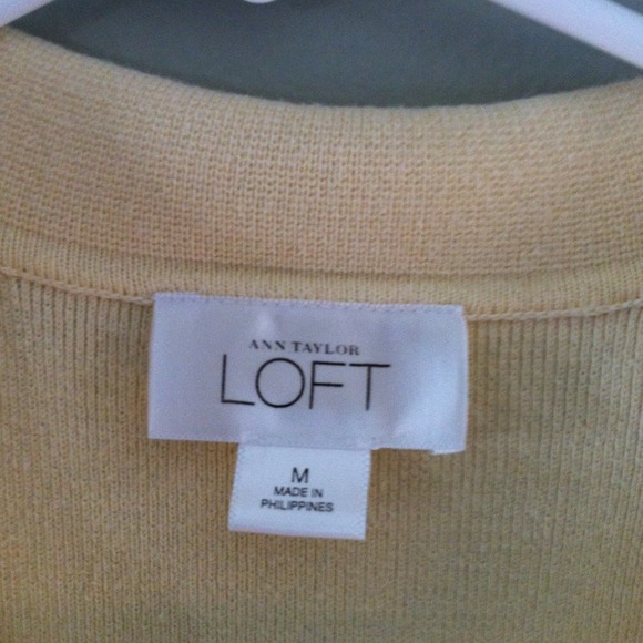 Soft yellow sweater  size medium - Picture 2 of 4