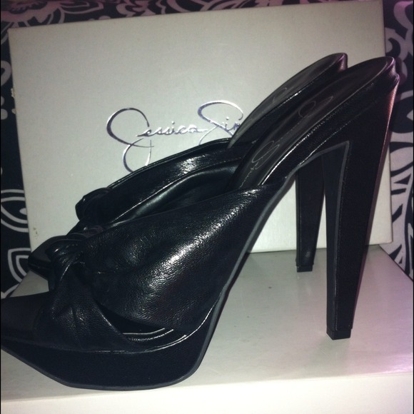 Jessica Simpson Black strapless heels✨