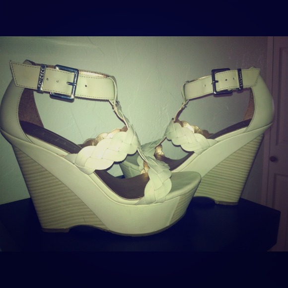 BCBG PARIS EDITION