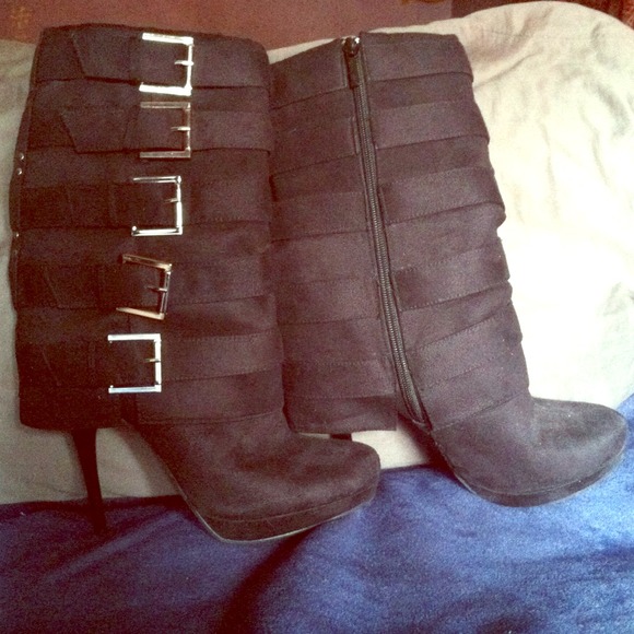 Black heel boots