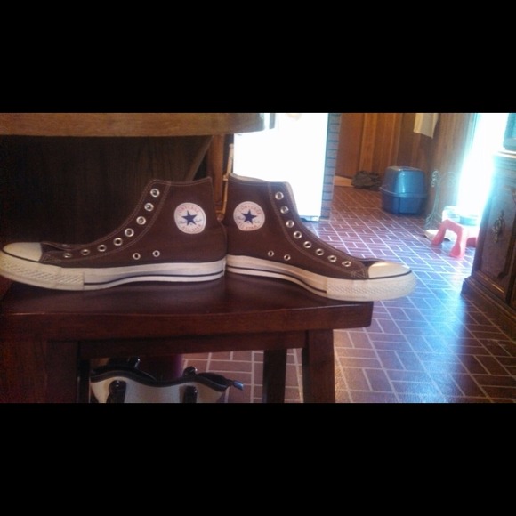 Brown hight top chucks