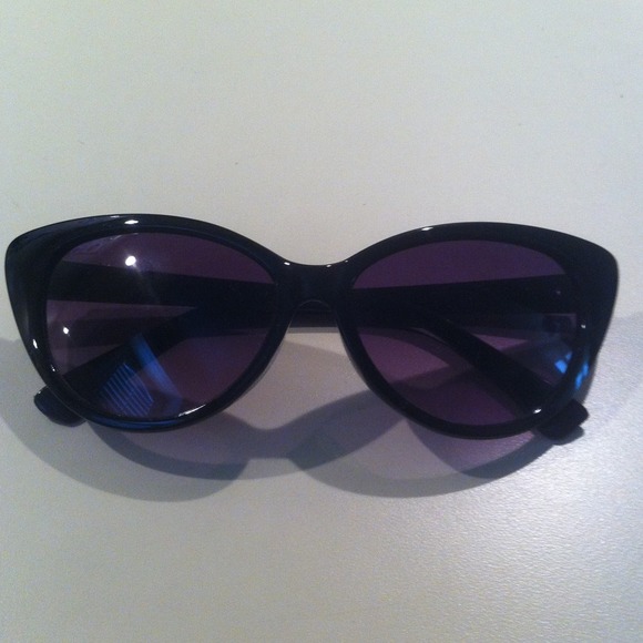 Black Cat-Eye Sunglasses