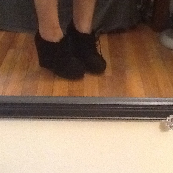 Adorable lace up booties 🎀 - Picture 2 of 2