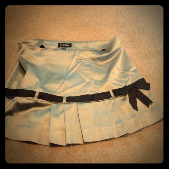 Bebe skirt with pleats