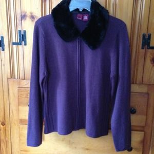 Sweater with faux fur collar
