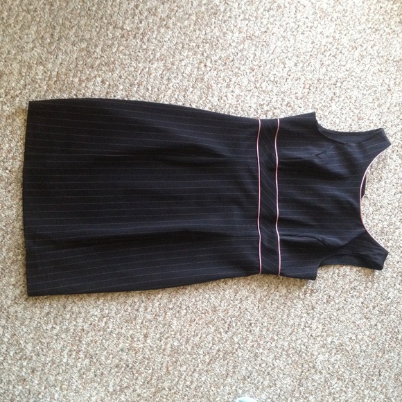 🚫SOLD🚫Beautiful black and pink pinstripe