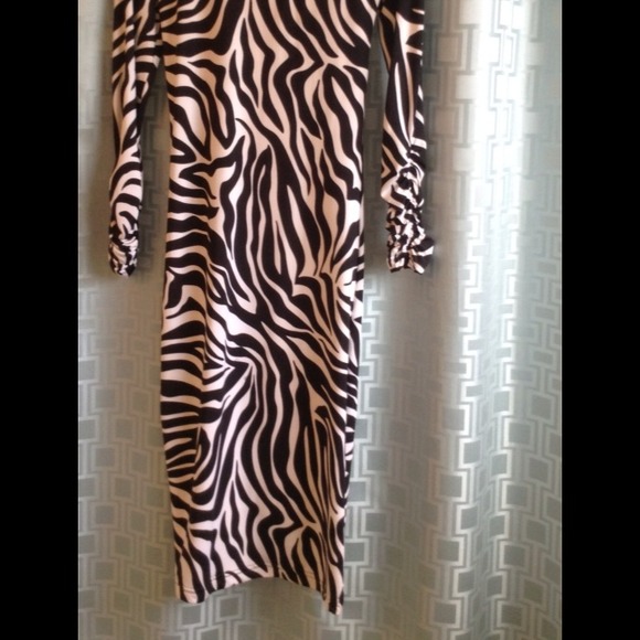 Black and white dress - Picture 3 of 3