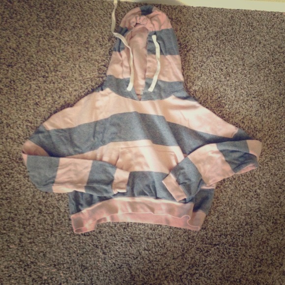 !SOLD to @krugh2007! Crop sweater