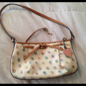 AUTHENTIC🌹🌹🌹🌹Dooney & Bourke small hand bag🎀
