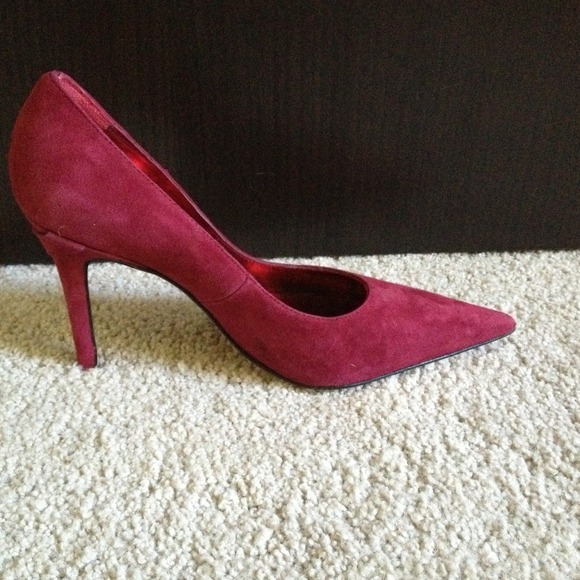 Red suede pumps - Picture 2 of 4