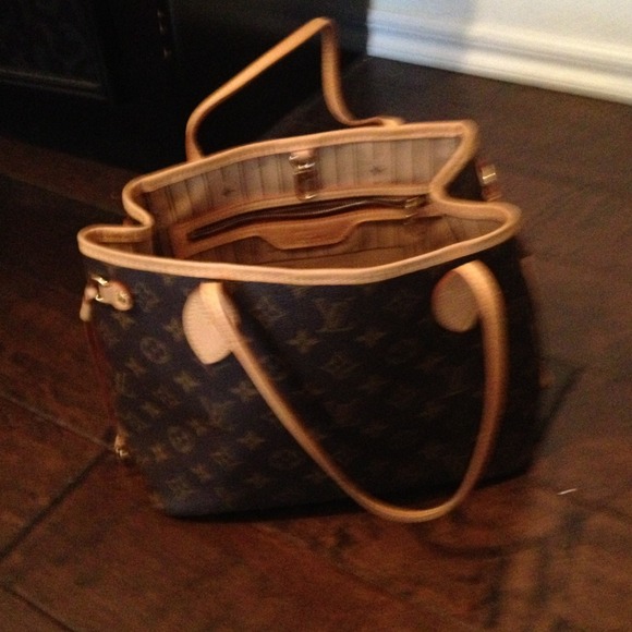 Louis Vuitton Handbags - SOLD TO BEBERLEE❤❤❤❤❤Louis Vuitton Neverfull PM
