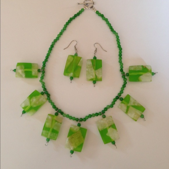 PRIMAVERA. Necklace and earrings set handcrafted.