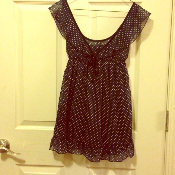 🌸🌸navy and white dots v neck top🌸🌸 very cute