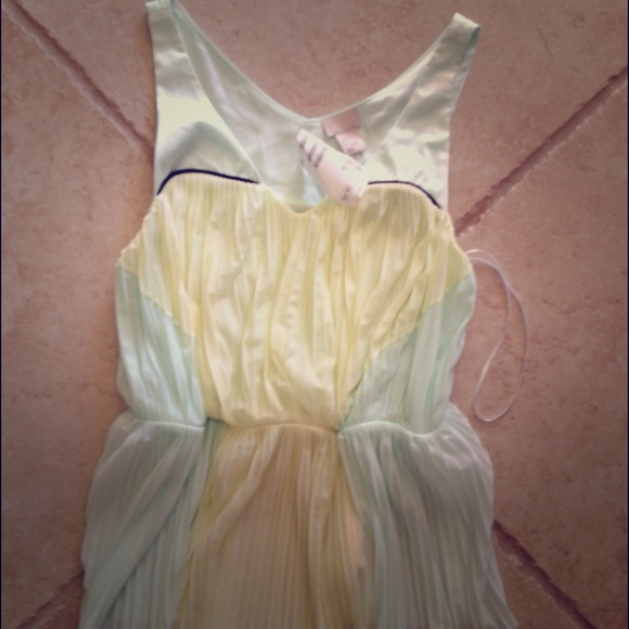 Mint and pale yellow pleated detail tank