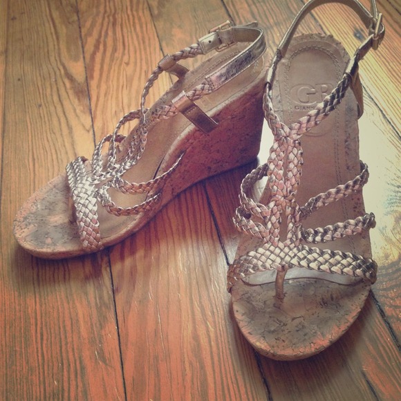 ✨Sold✨Silver gold wedges