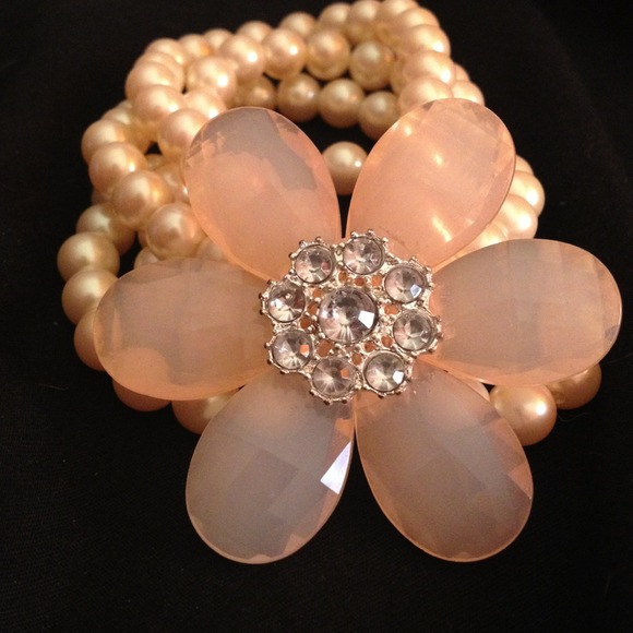 Fake pearl flower bracelet