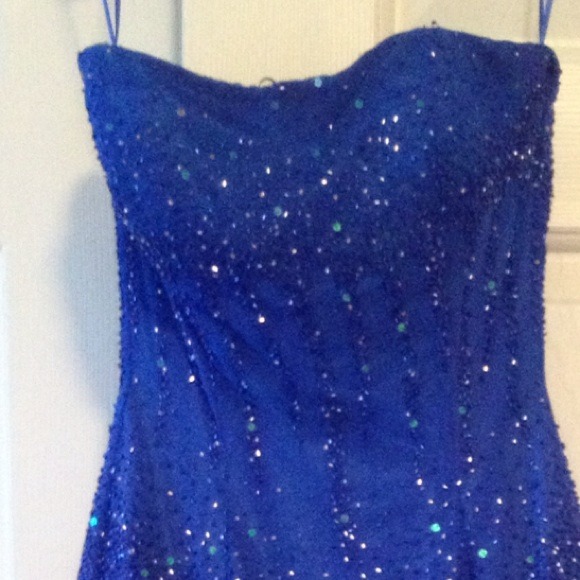 ✨SOLD!!✨Blue strapless gown! - Picture 2 of 4