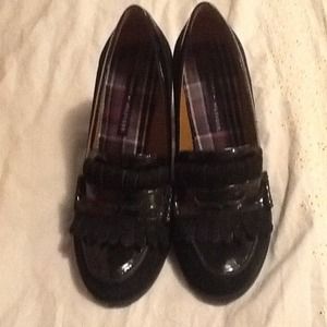 Tommy Hilfiger 6.5 black shoes/ pattern & suede.