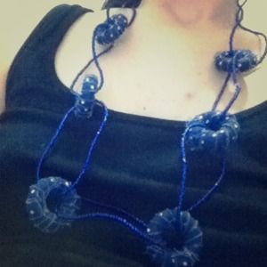 Navy beads nacklace.