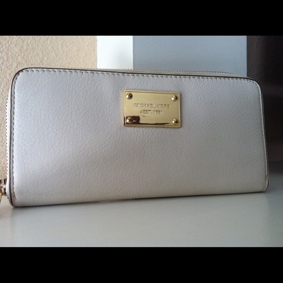 💥 REDUCED 💥Authentic Michael Kors Wallet