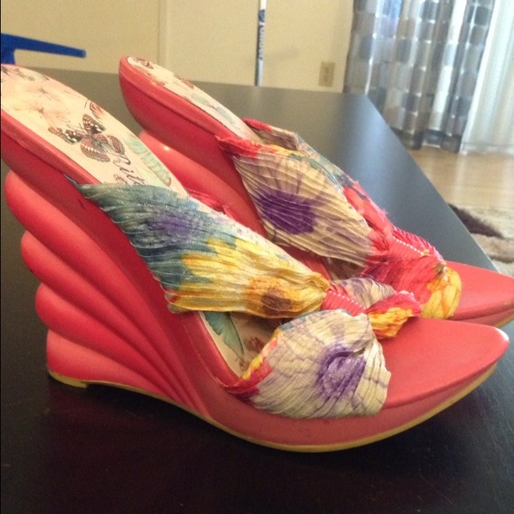 Shoes - Picture 2 of 3