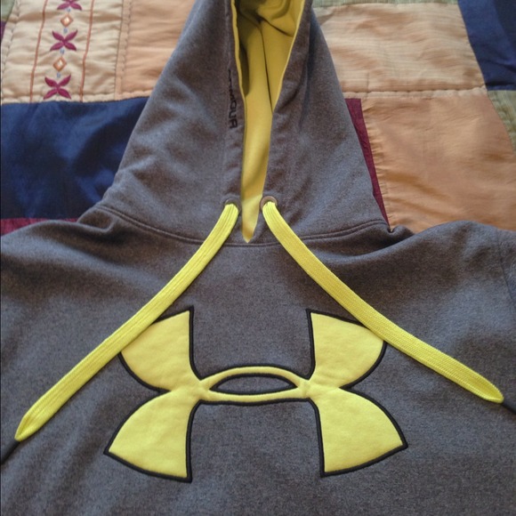 Under Armour Hoody, worn maybe 5 times. Size Large