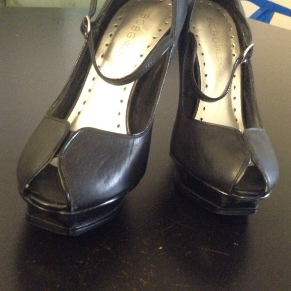 BCBG black shoes - Picture 2 of 4