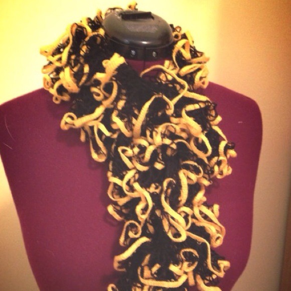 ❄Black Sashay Scarf with Yellow Edging❄