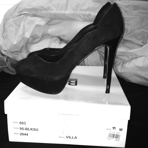 🚫🚫SOLD🚫🚫Bakers black pumps