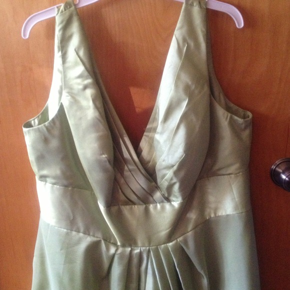 Green prom/bridesmaid dress.